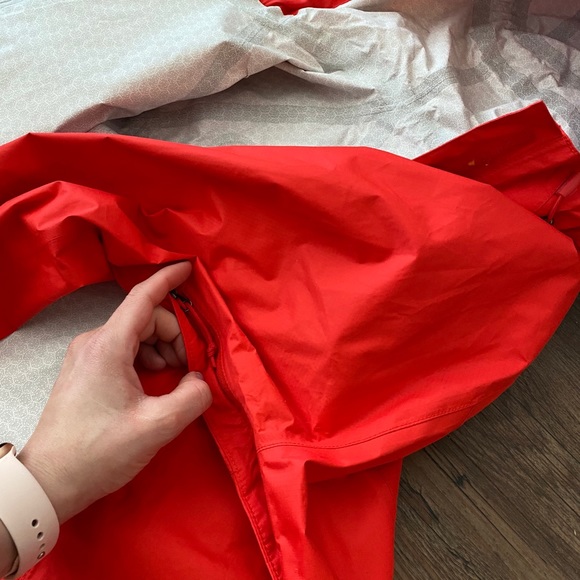 The North Face Jacket Windbreaker - Picture 9 of 9